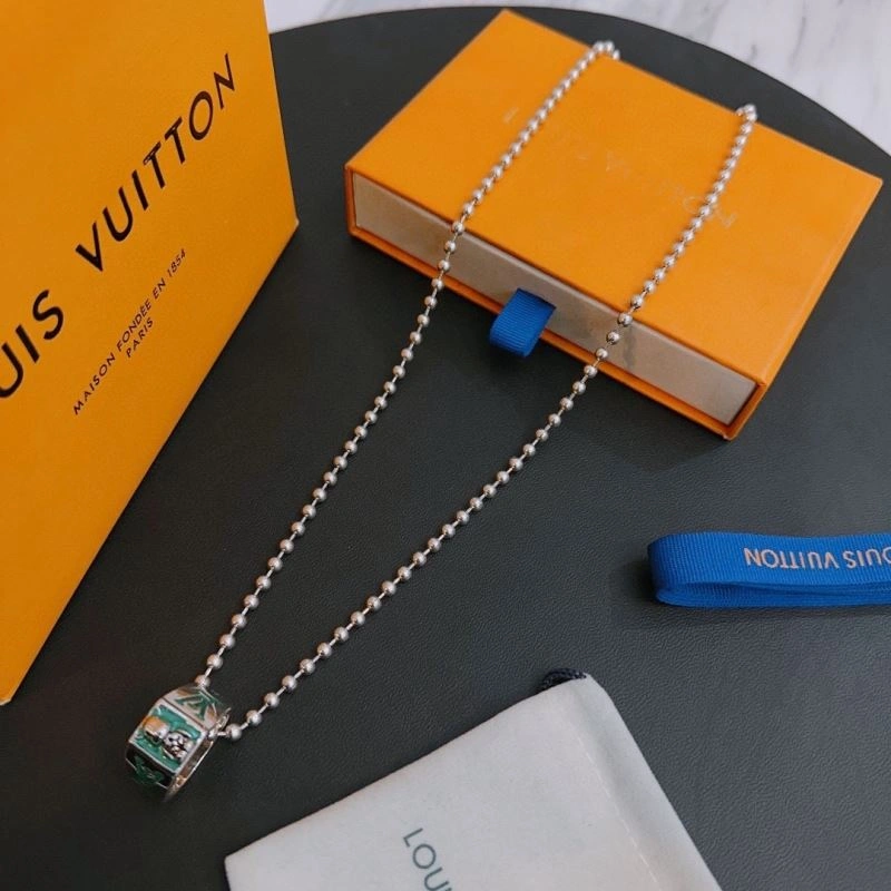 Attractive Louis Vuitton Necklaces 250054