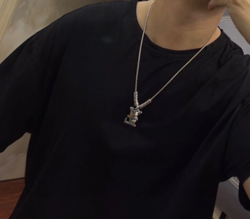 Comfortable Louis Vuitton Necklaces 250063