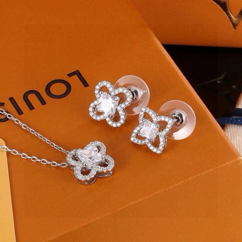 Soft Louis Vuitton Necklaces 250057