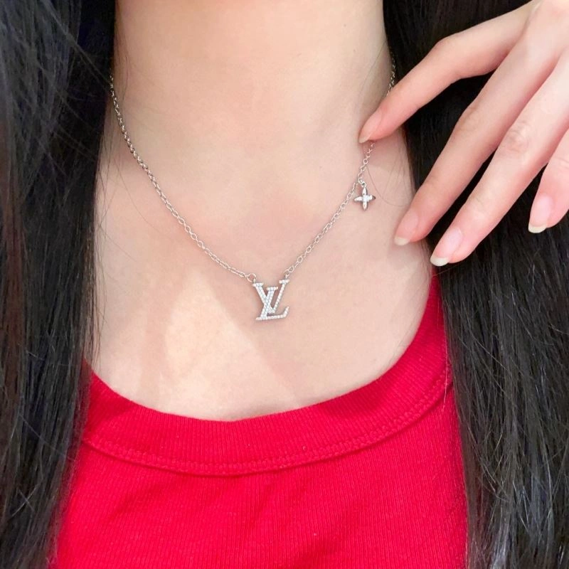 Louis Vuitton Necklaces Refined 250055