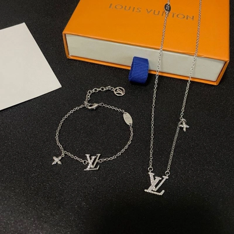 Louis Vuitton Necklaces Refined 250055