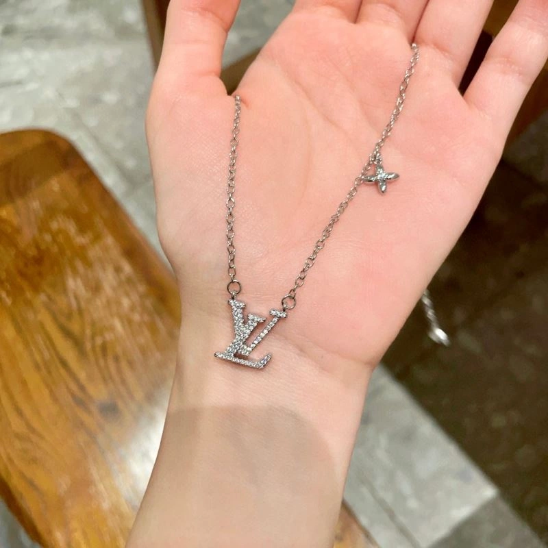 Louis Vuitton Necklaces Refined 250055