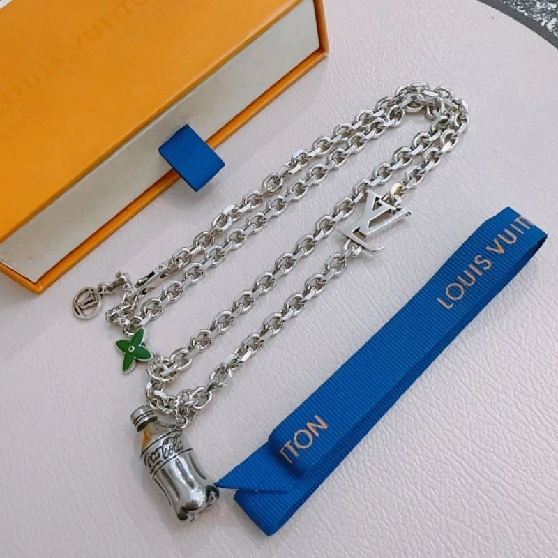 Versatile Louis Vuitton Necklaces 250040