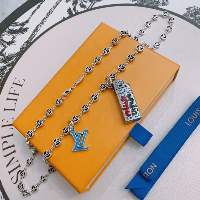 SmoothTexture Louis Vuitton Necklaces 250050