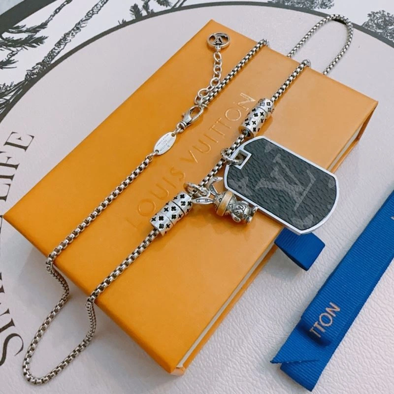 Louis Vuitton Necklaces Breathable 250046