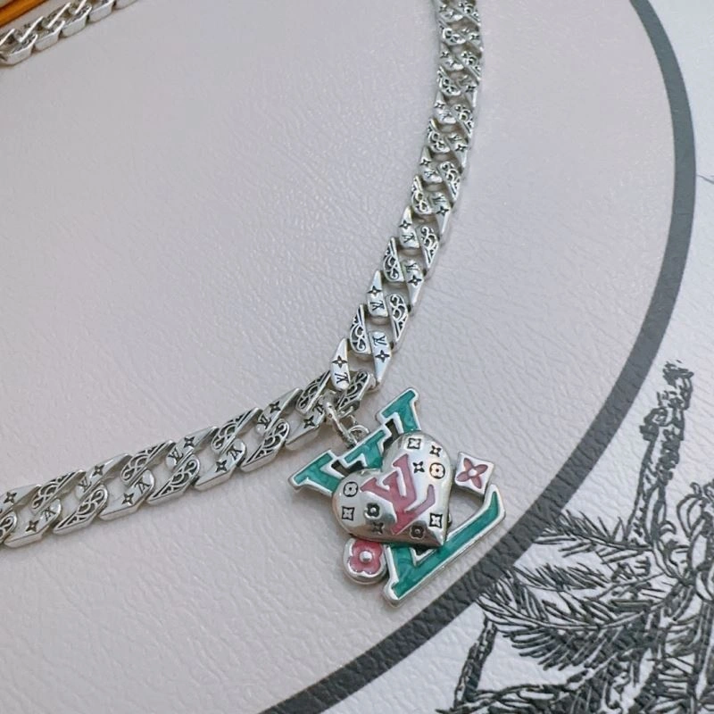 Louis Vuitton Necklaces Seasonal 250038