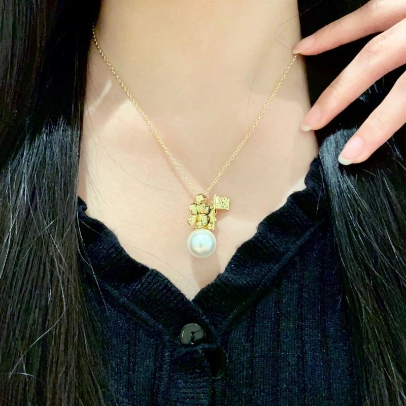 Fashionable Louis Vuitton Necklaces 250047