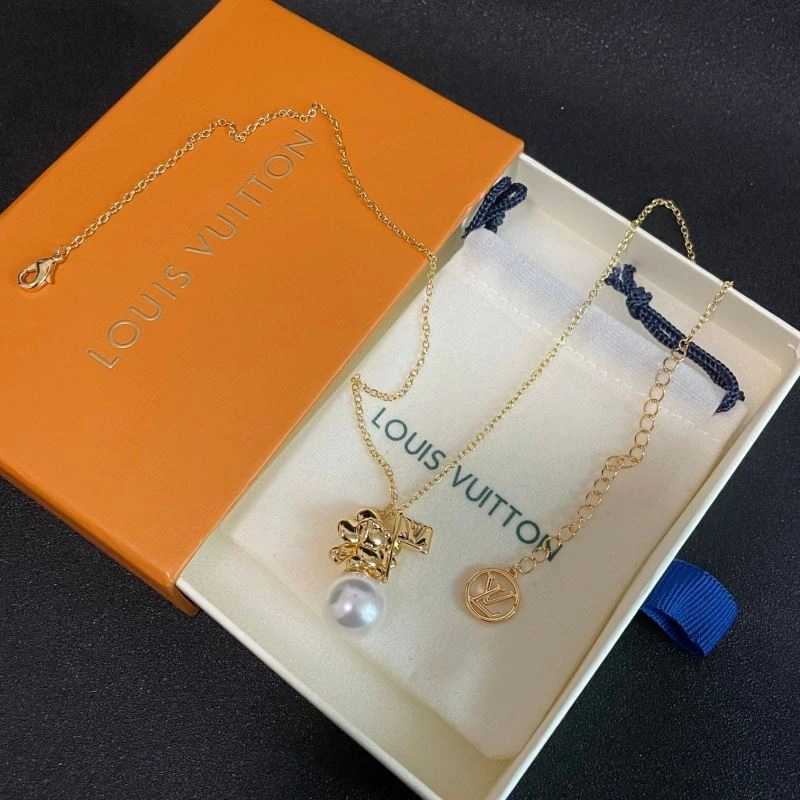Fashionable Louis Vuitton Necklaces 250047