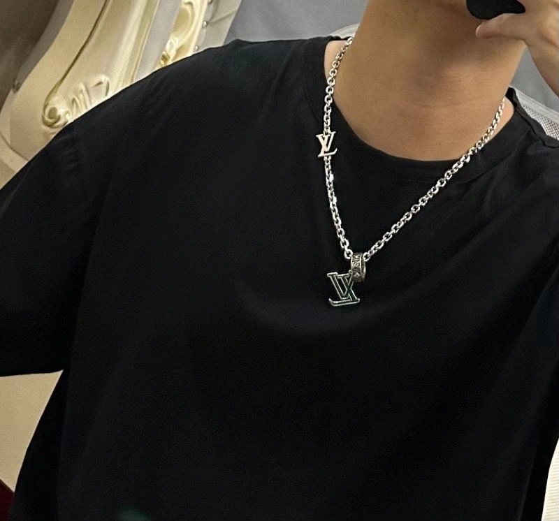 Seasonal Louis Vuitton Necklaces 250044