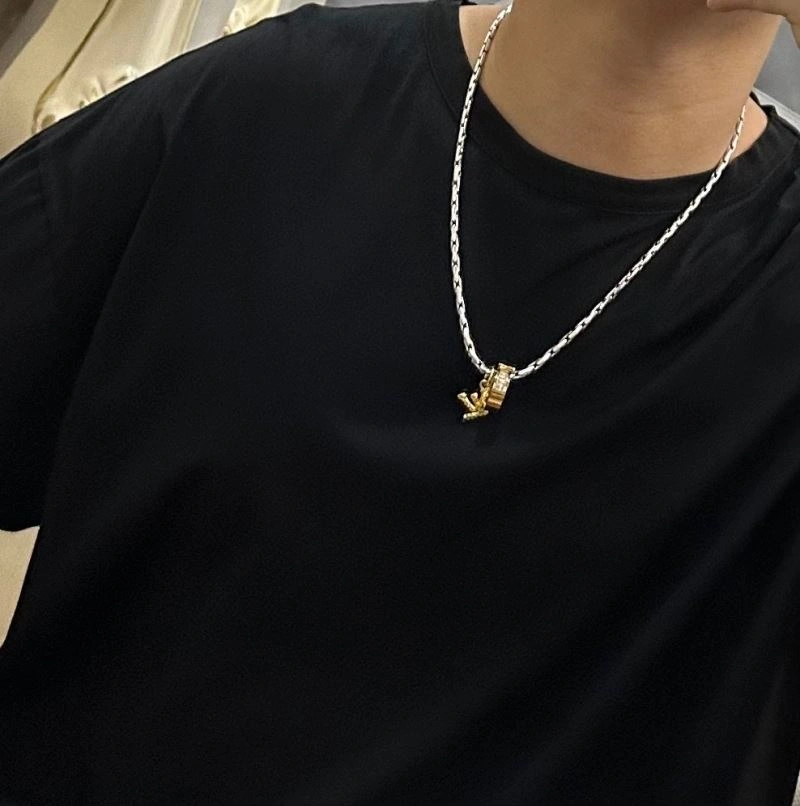 Louis Vuitton Necklaces Effortless 250045