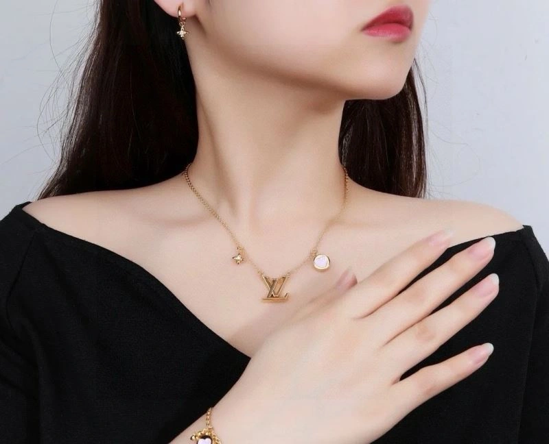 Louis Vuitton Necklaces DailyWear 250043