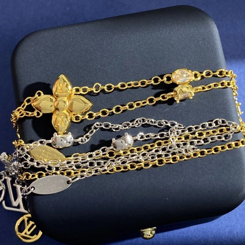 Louis Vuitton Necklaces Sophisticated 250037