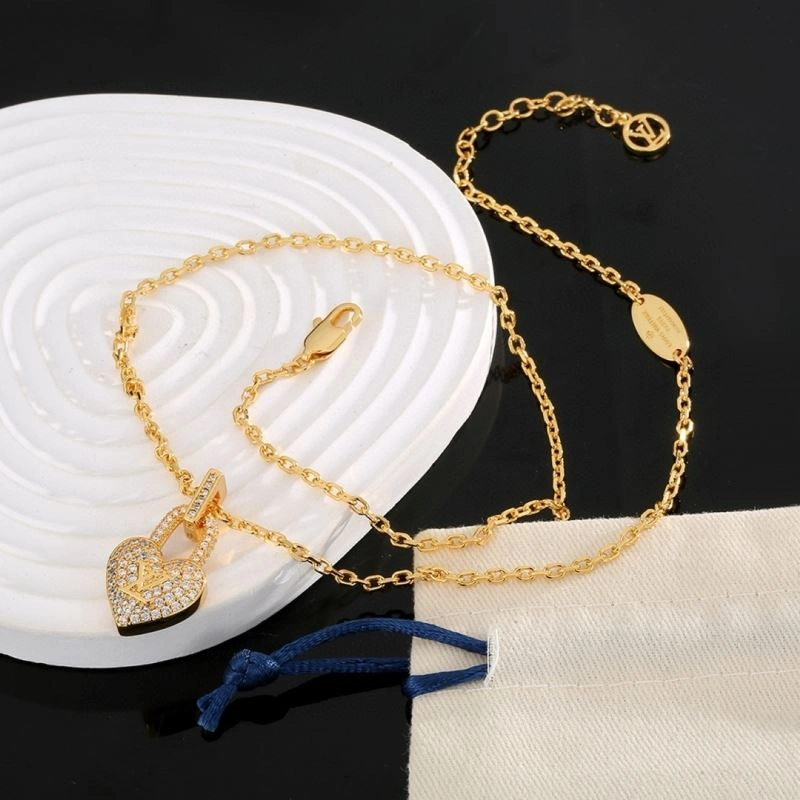 Comfortable Louis Vuitton Necklaces 250035