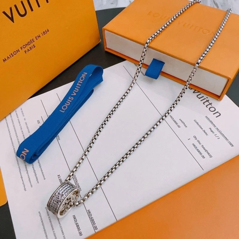 EyeCatching Louis Vuitton Necklaces 250031