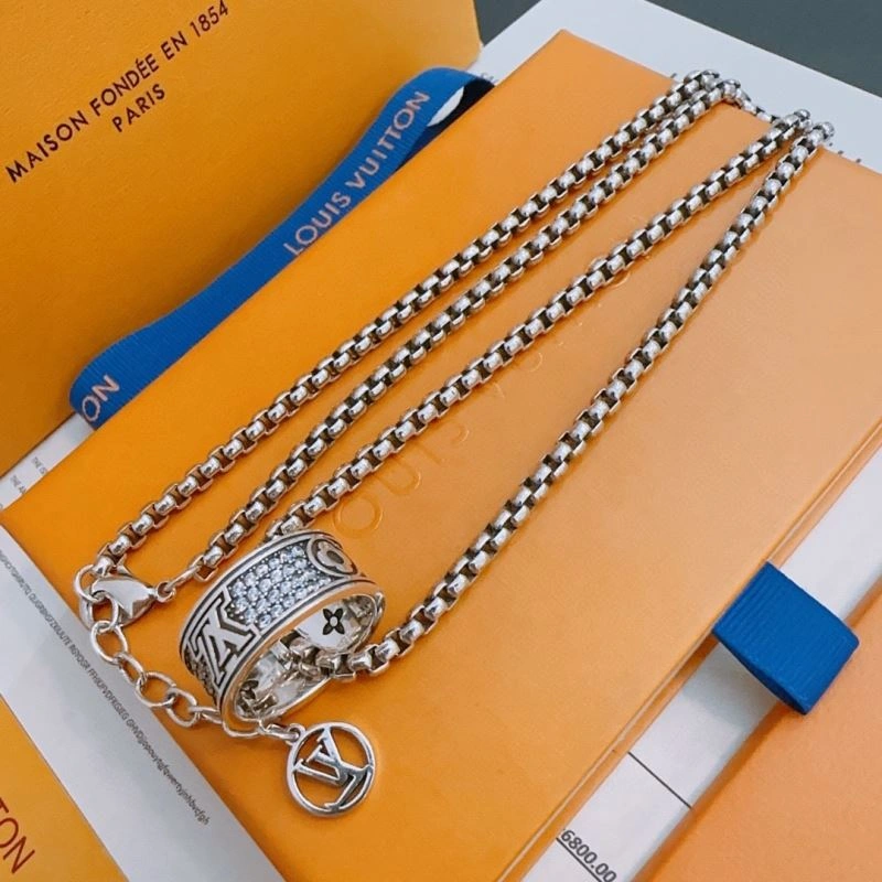 EyeCatching Louis Vuitton Necklaces 250031