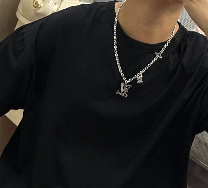 Thermal Louis Vuitton Necklaces 250011