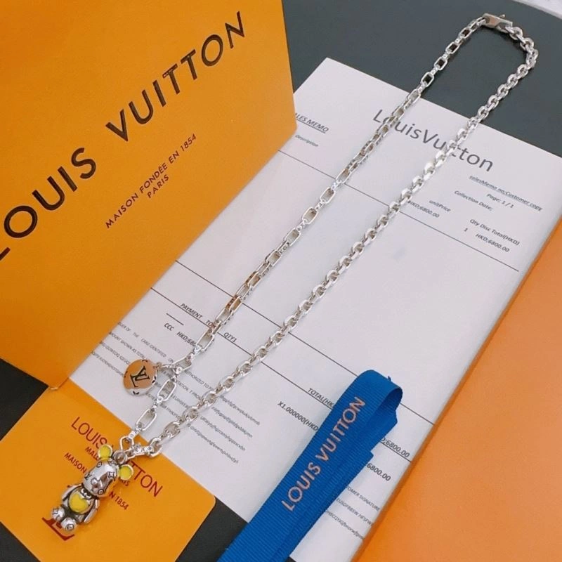Minimalist Louis Vuitton Necklaces 250002