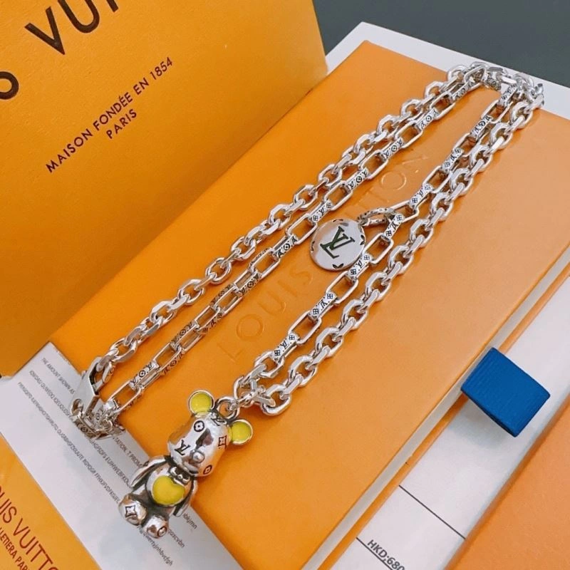 Minimalist Louis Vuitton Necklaces 250002