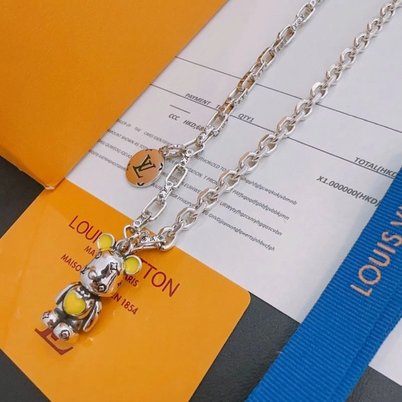 Minimalist Louis Vuitton Necklaces 250002