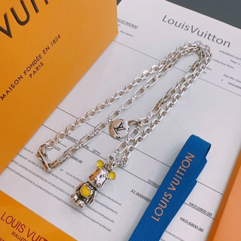 Minimalist Louis Vuitton Necklaces 250002