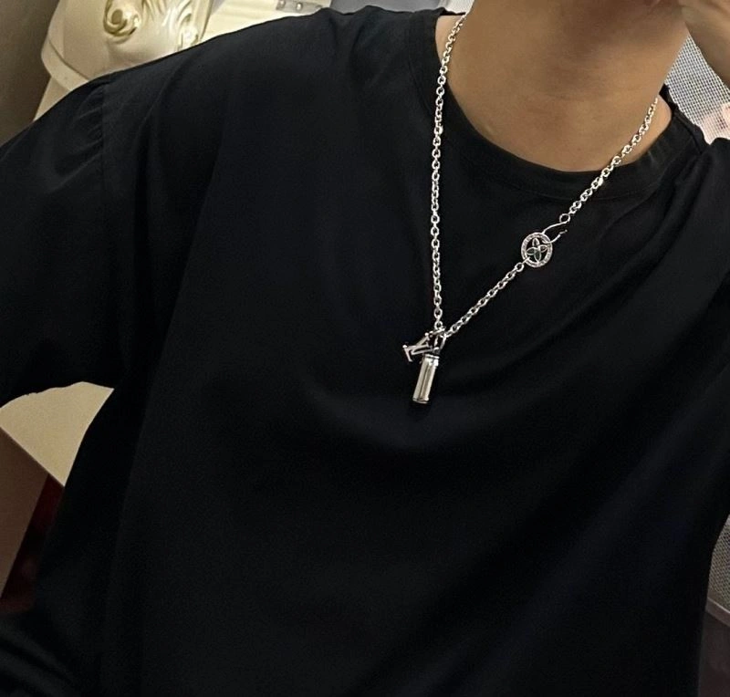 Bright Louis Vuitton Necklaces 250024