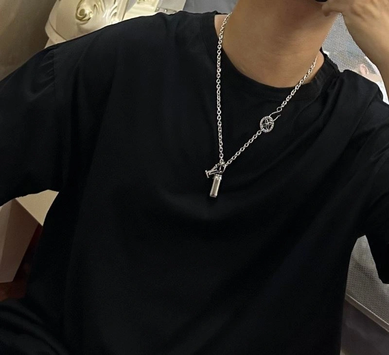 Bright Louis Vuitton Necklaces 250024