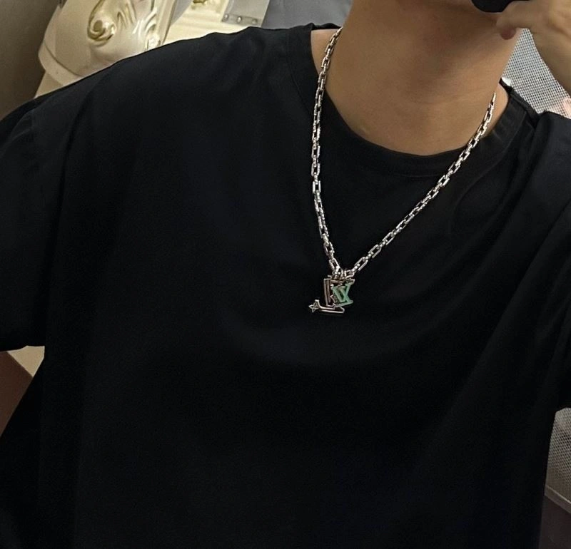 UrbanChic Louis Vuitton Necklaces 250016