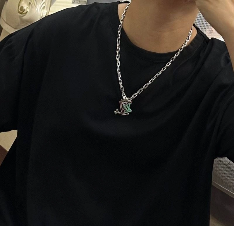 UrbanChic Louis Vuitton Necklaces 250016