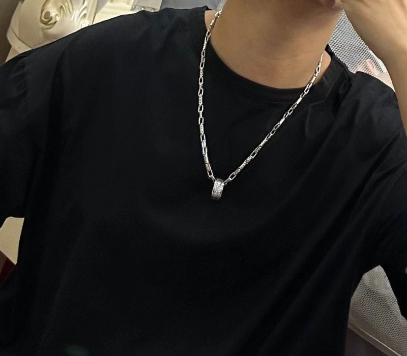 Breathable Louis Vuitton Necklaces 250021