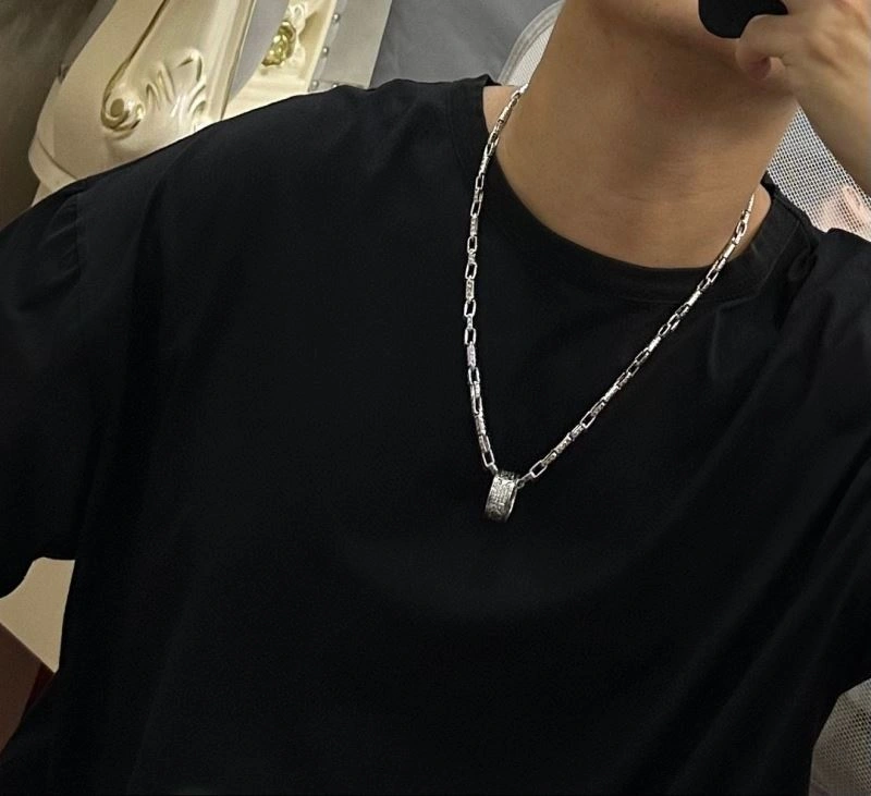 Breathable Louis Vuitton Necklaces 250021