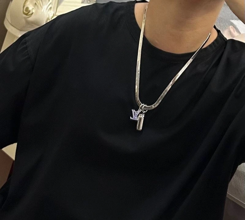 Effortless Louis Vuitton Necklaces 250007