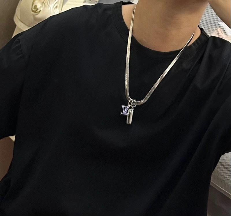 Effortless Louis Vuitton Necklaces 250007