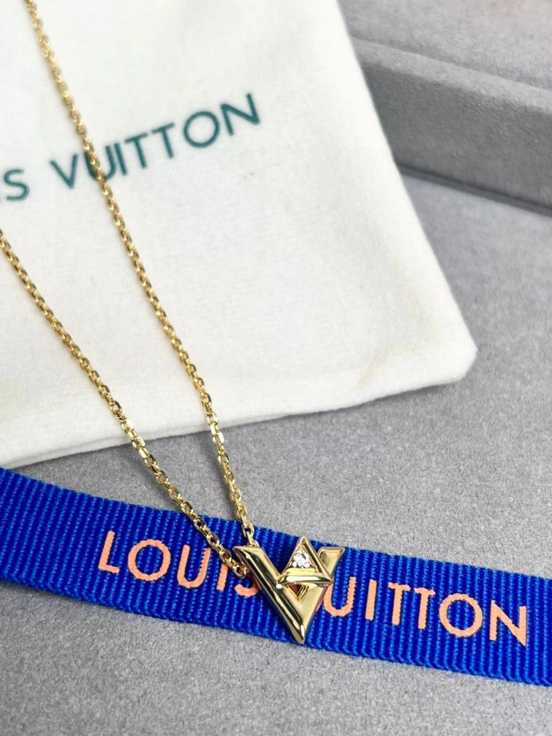 Versatile Louis Vuitton Necklaces 250006
