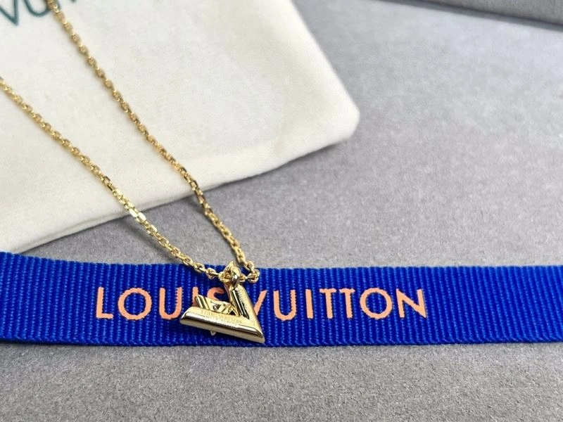Versatile Louis Vuitton Necklaces 250006