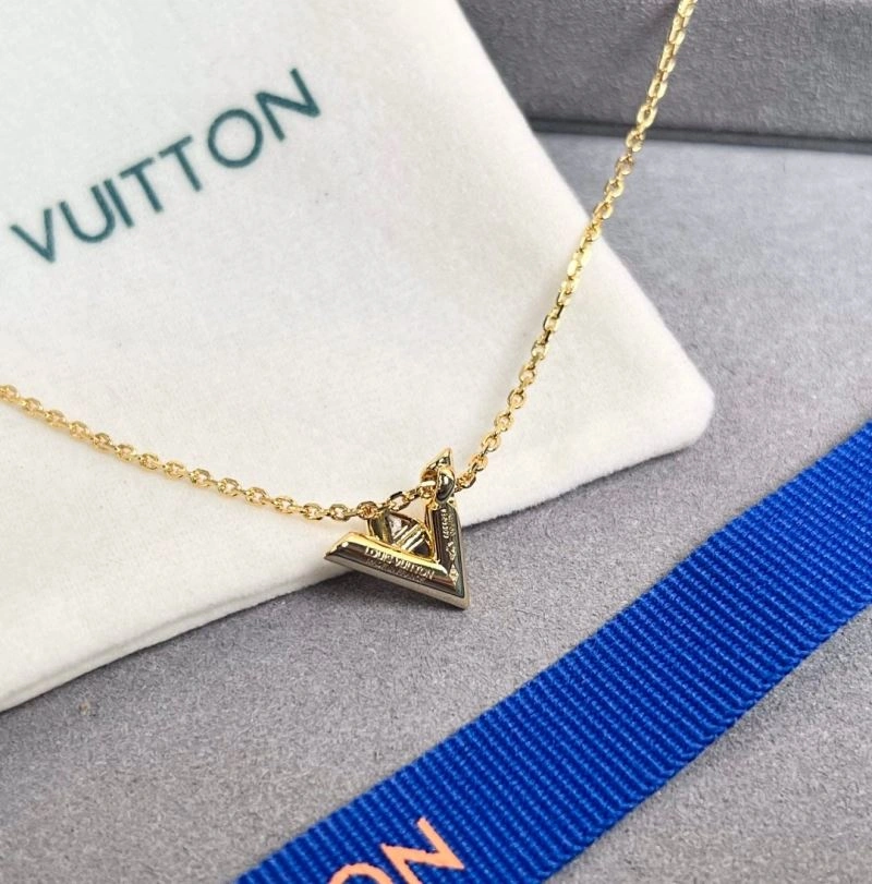 Versatile Louis Vuitton Necklaces 250006
