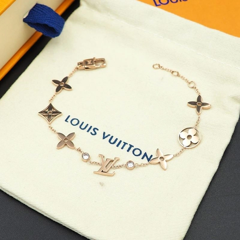 FastDry Louis Vuitton Necklaces 250027