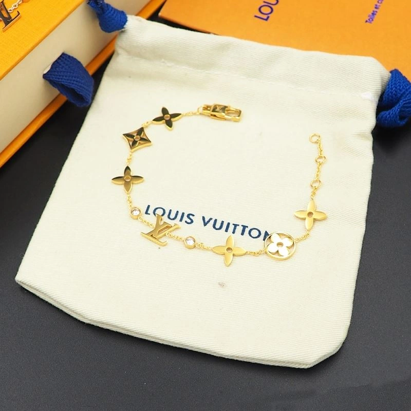 FastDry Louis Vuitton Necklaces 250027