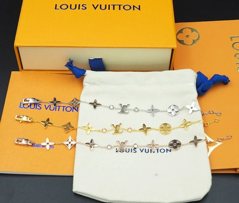 FastDry Louis Vuitton Necklaces 250027