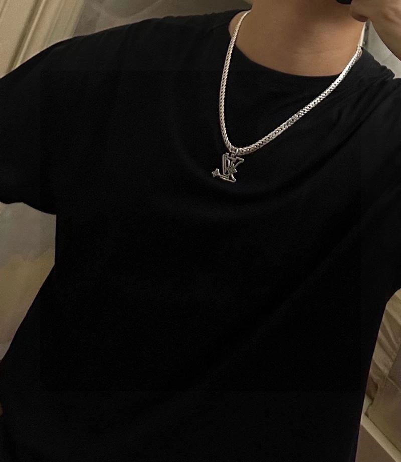 Effortless Louis Vuitton Necklaces 250008
