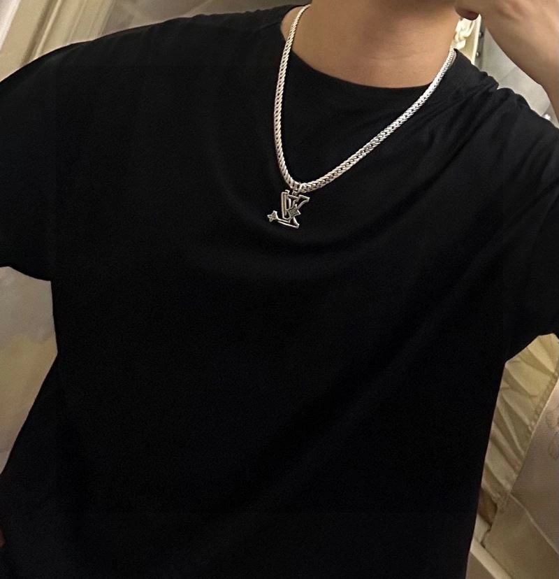Effortless Louis Vuitton Necklaces 250008