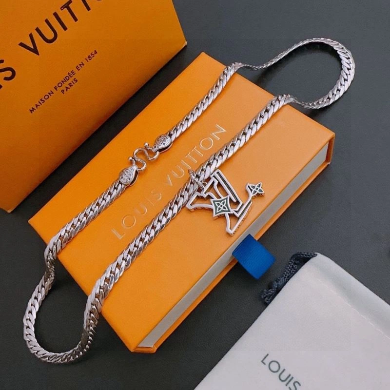 Effortless Louis Vuitton Necklaces 250008