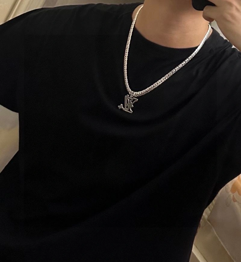Effortless Louis Vuitton Necklaces 250008