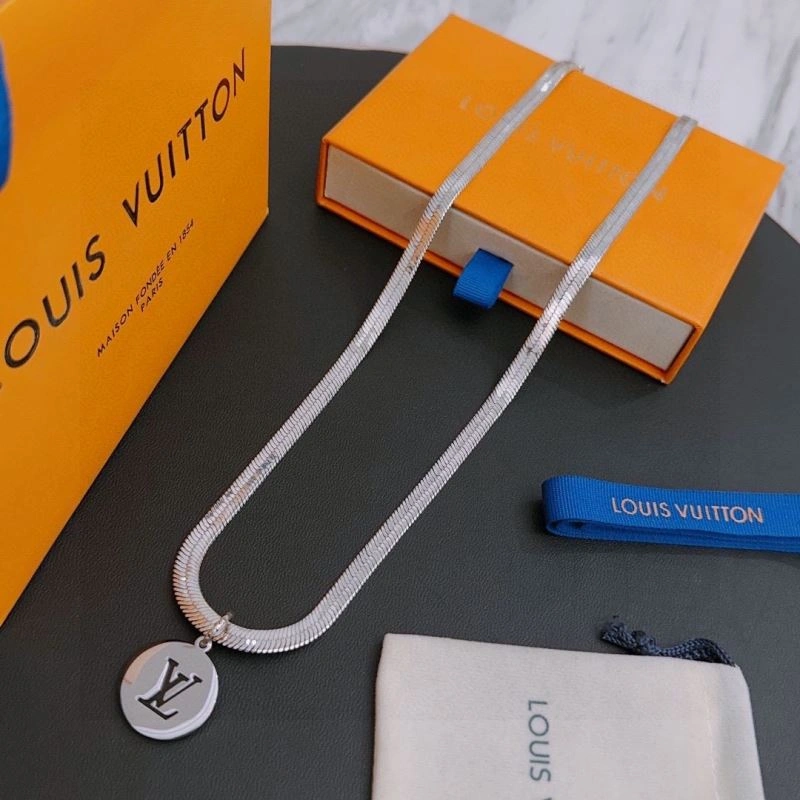 SunProtective Louis Vuitton Necklaces 250023