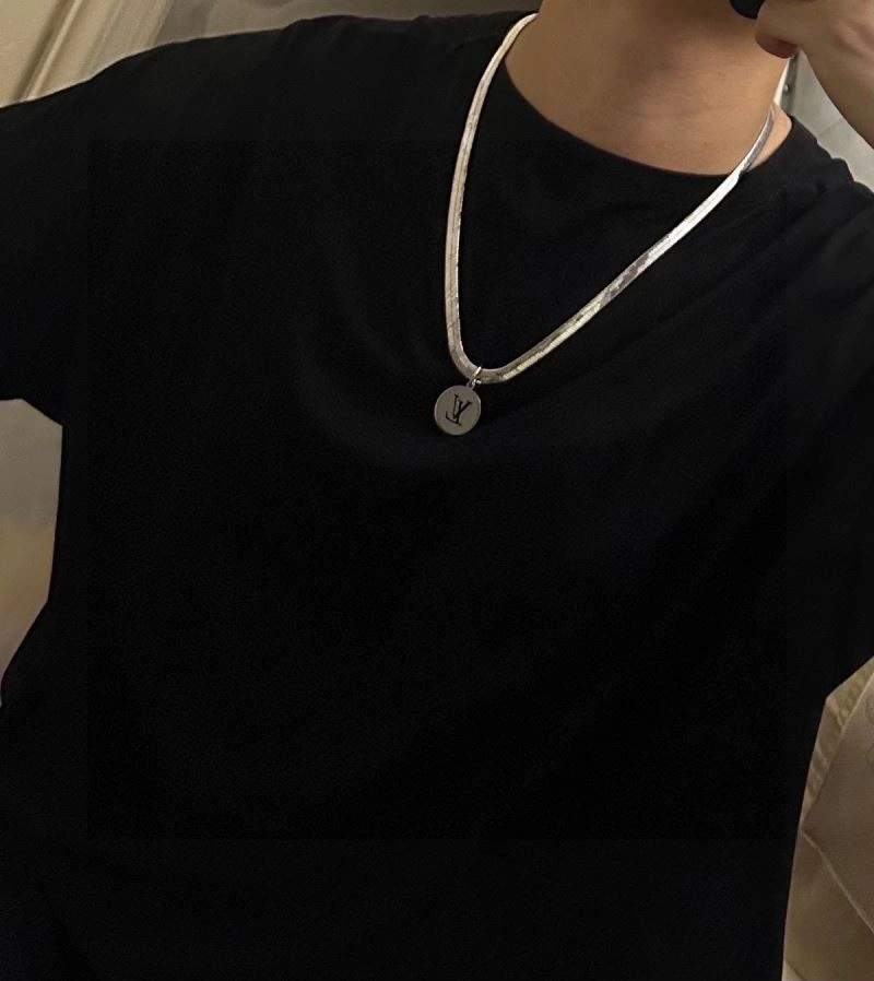 SunProtective Louis Vuitton Necklaces 250023