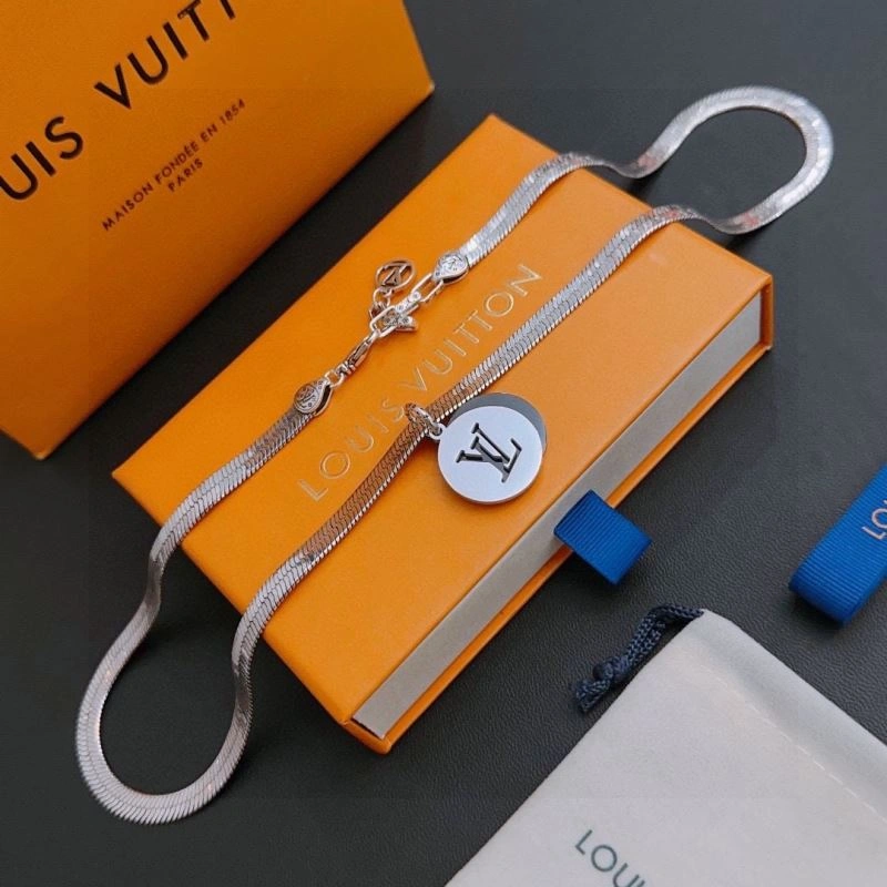SunProtective Louis Vuitton Necklaces 250023
