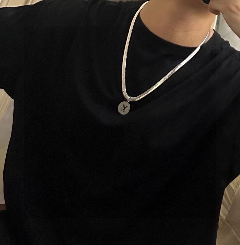 SunProtective Louis Vuitton Necklaces 250023