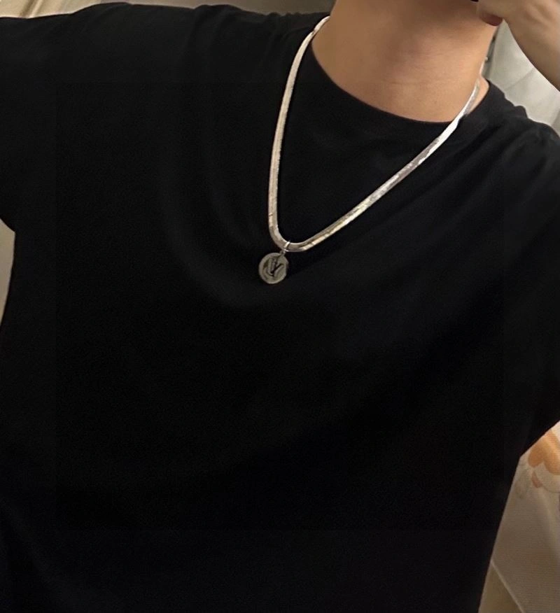 SunProtective Louis Vuitton Necklaces 250023