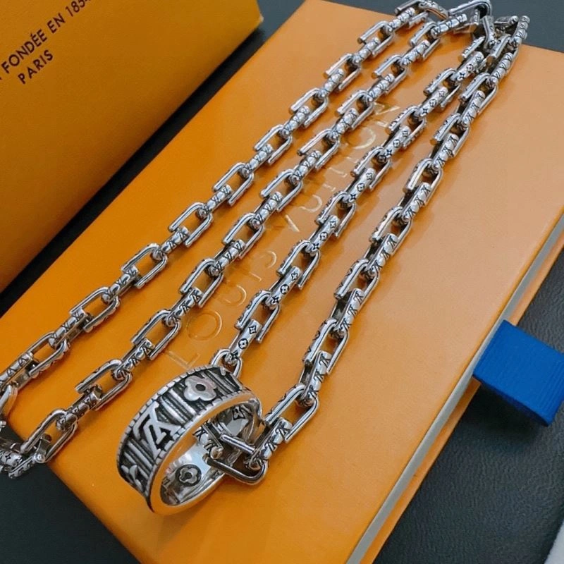 Louis Vuitton Necklaces Packable 250010