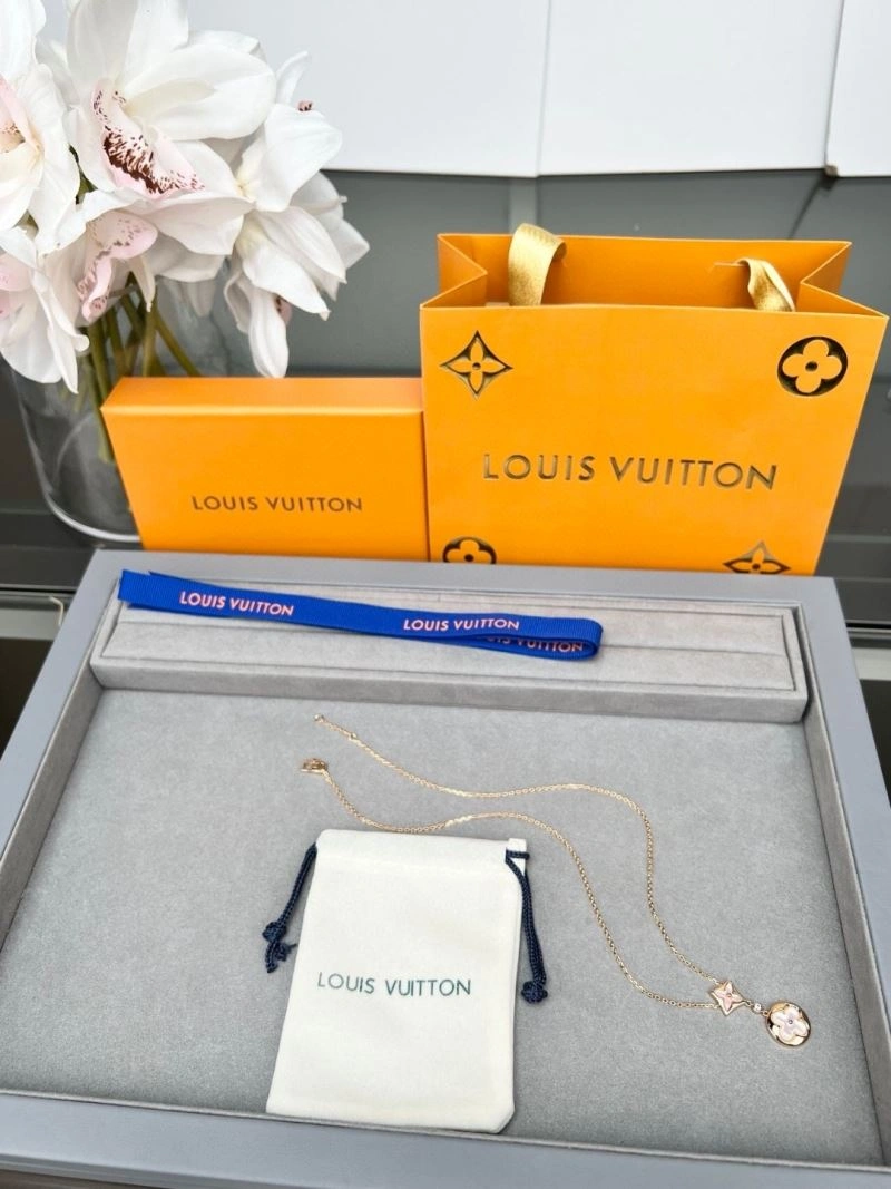 Louis Vuitton Necklaces Trendy 249994