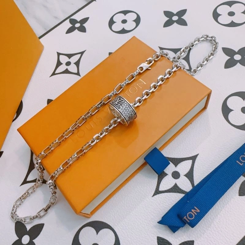 SmartChoice Louis Vuitton Necklaces 249966